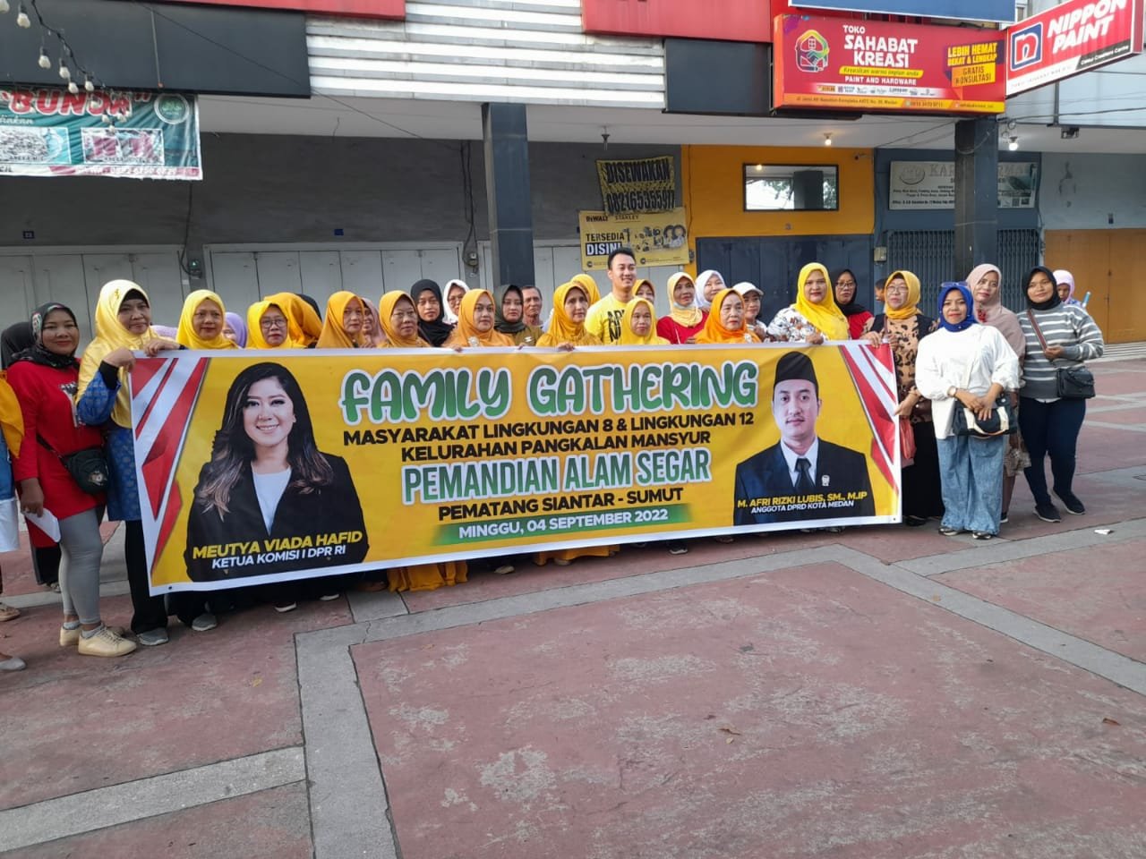 Warga Pangkalan Masyhur Medan Johor Family Gathering Bersama Rizki Lubis