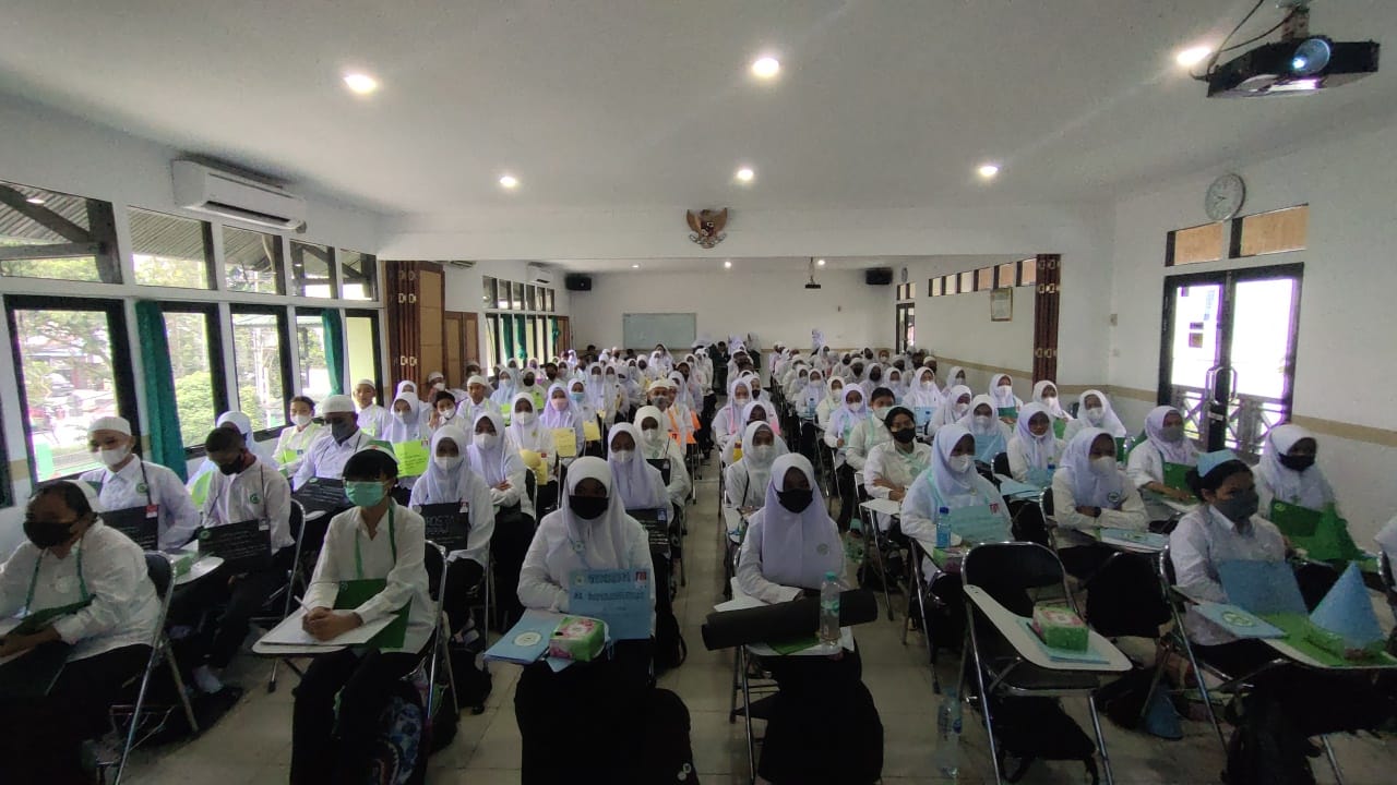 240 Mahasiswa Baru STIKes Yarsi Pontianak Ikuti PKKMB