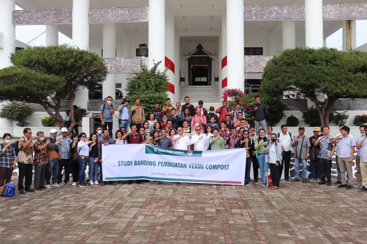 Bupati Toba Berangkatkan 60 Orang Studi Banding Pembuatan  Vermicompost ke Deli Serdang