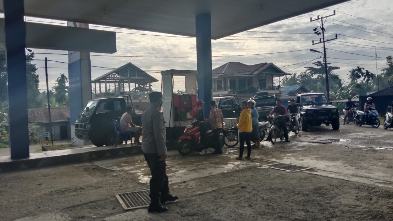 Polsek Gido monitoring penyaluran BBM di SPBU Desa So’ewe