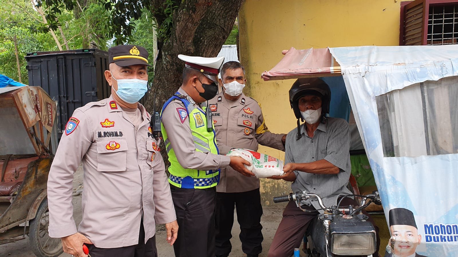 Polsek Percut Sei Tuan Bagi Sembako, Ini Kata Kompol M. Agustiawan ST SIK