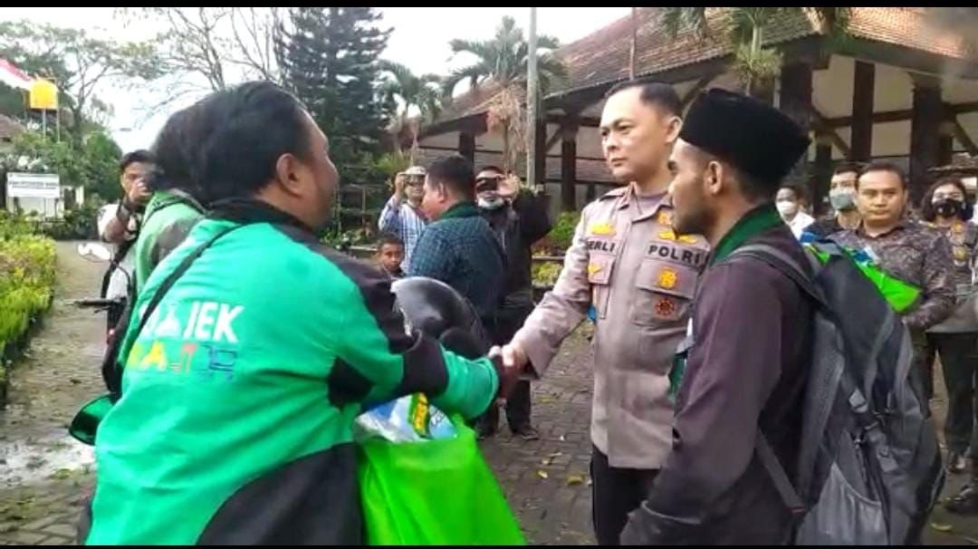 Kapolda Jatim Minta Kapolres Jajaran Salurkan Bantu Sosial Bagi Masyarakat