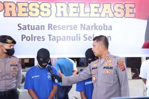 Sapa 2 Tersangka Kurir Ganja 15 Kg, Ini Pertanyaan Kapolres Tapsel