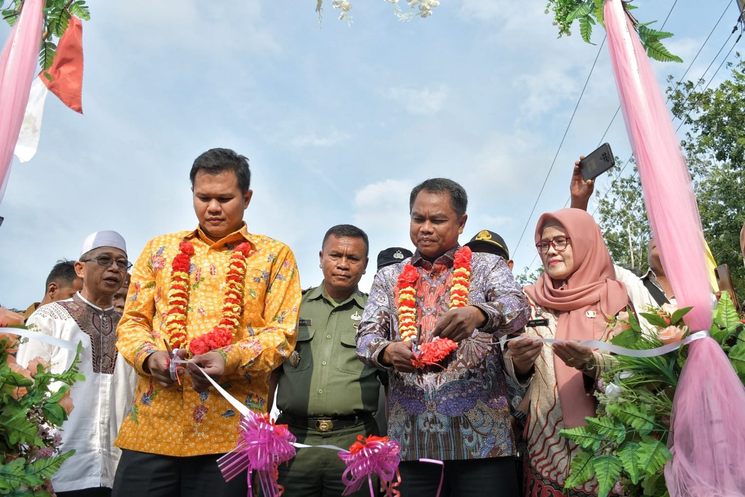 Resmikan Jalan Bandar Pinang Kebun, Bupati Darma Wijaya Imbau Masyarakat Taat Bayar PBB