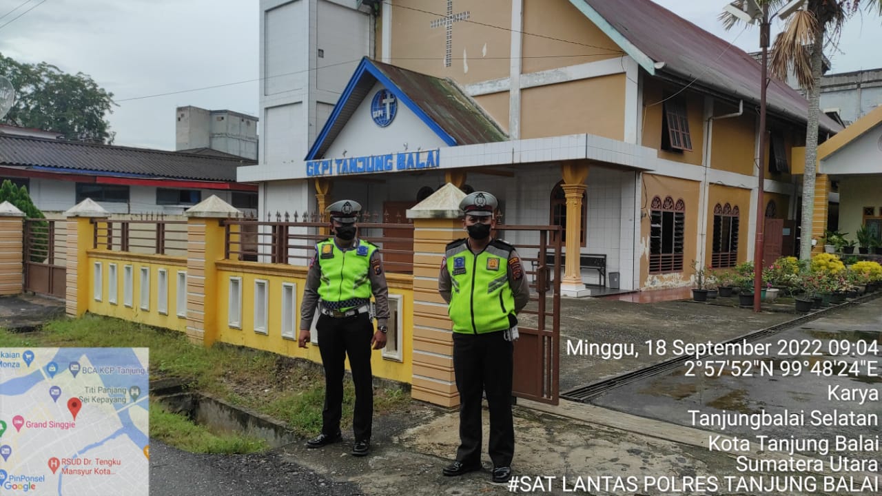 Personil Satlantas Polres Tanjungbalai Laksanakan Pengamaman dan Pengaturan Lalin di Gereja Saat Ibadah Minggu