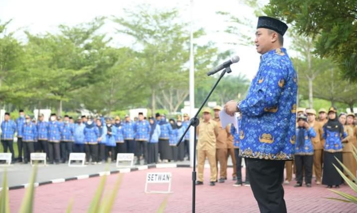 Bupati Labura Ingatkan ASN Tingkatkan Pelayanan Publik Saat Pimpin Upacara HKN