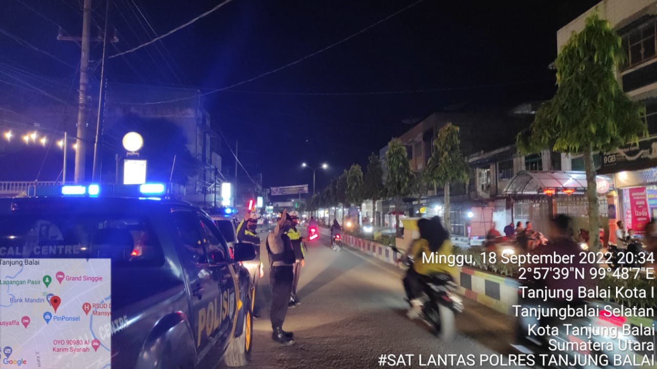 Mencegah Terjadinnya Pelanggaran Lalin, Personil Polres Tanjungbalai Laksanakan Blue Light Patrol dan Penjagaan