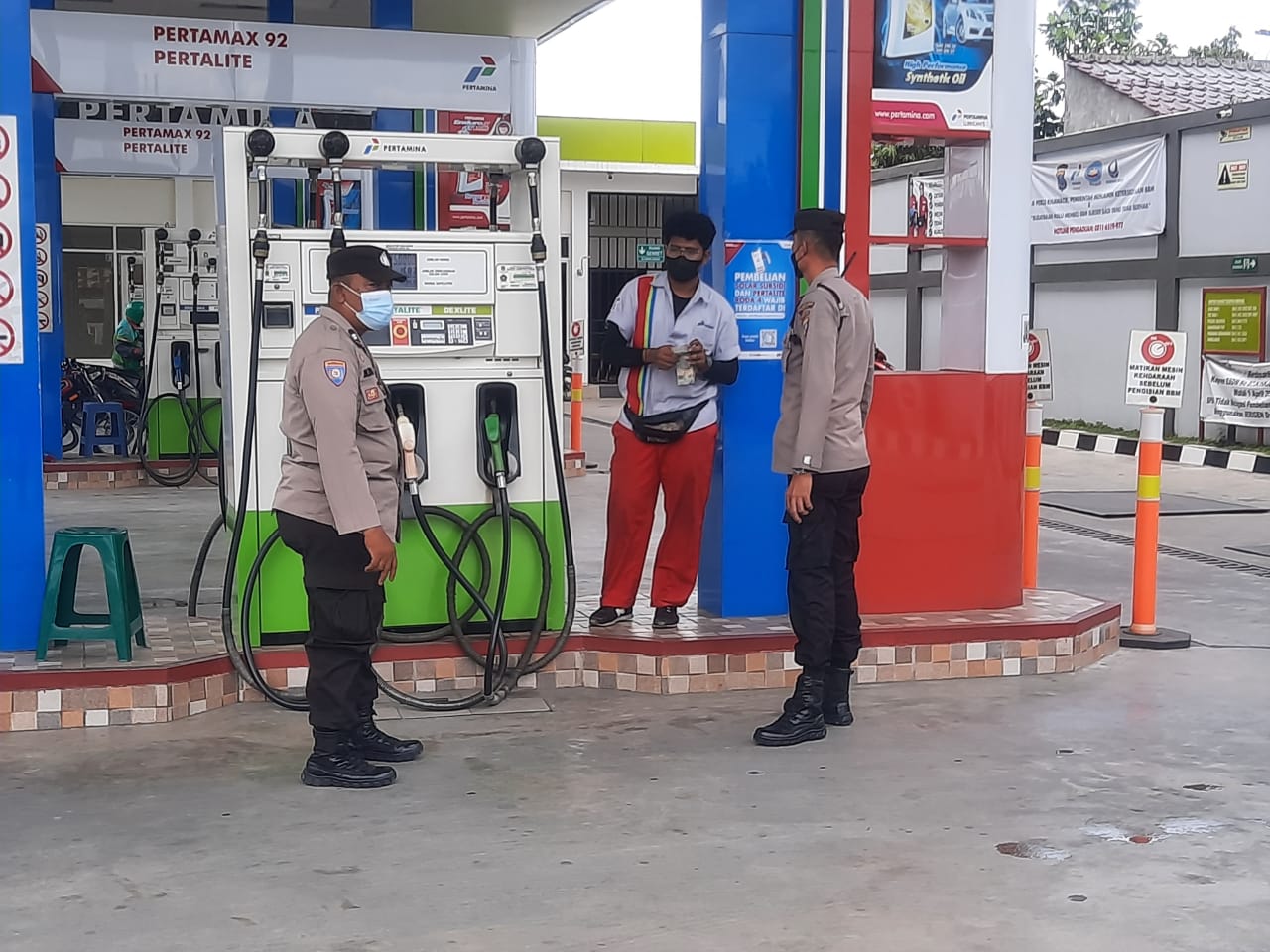 Satbinmas Polrestabes Medan Edukasi Satpam dan Pekerja di SPBU