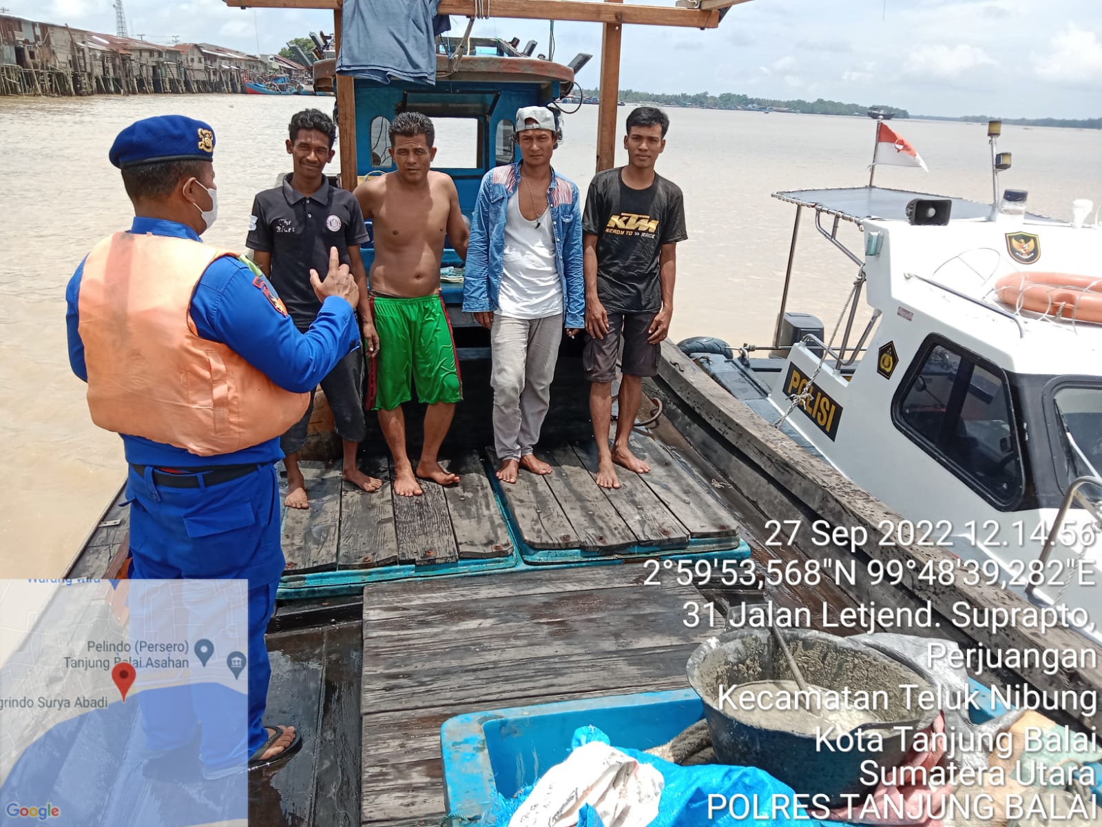 Guna Pemeriksaan, Personil Satpolair Polres Tanjungbalai Hentikan Kapal Tanpa Nama