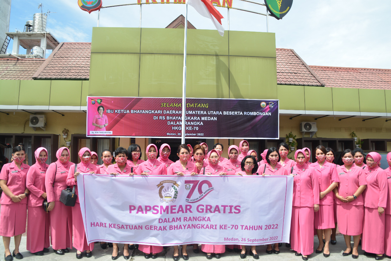 Jenguk Pasien Anak Korban Luka Bakar, Ketua Bhayangkari Daerah Sumut : Semangat ya Nak