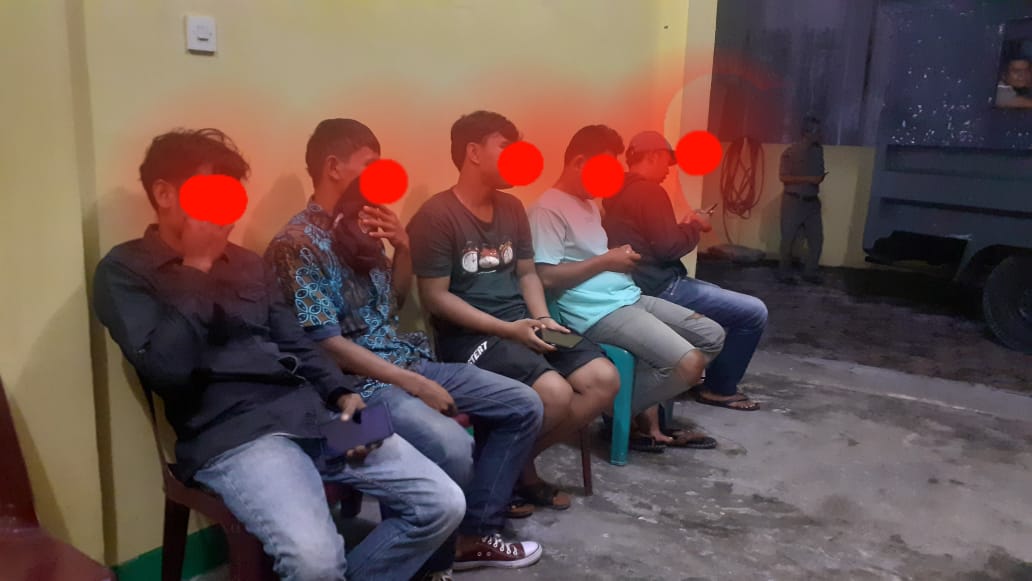 Razia Pekat : Satpol PP, TNI, Polri  Amankan 5  Pasangan Tidak Resmi, Salah Satu Pria Lari Terbirit  -  birit