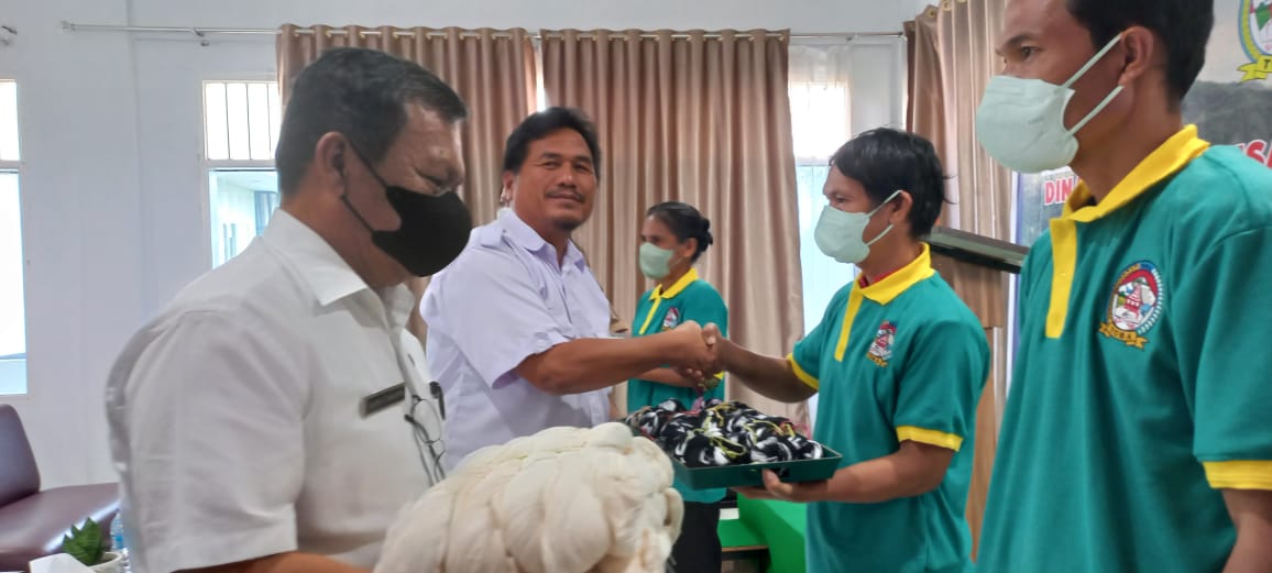 Pemkab Toba Gelar Pelatihan Teknis Produksi/Standarisasi Produksi Tenun Gedogan