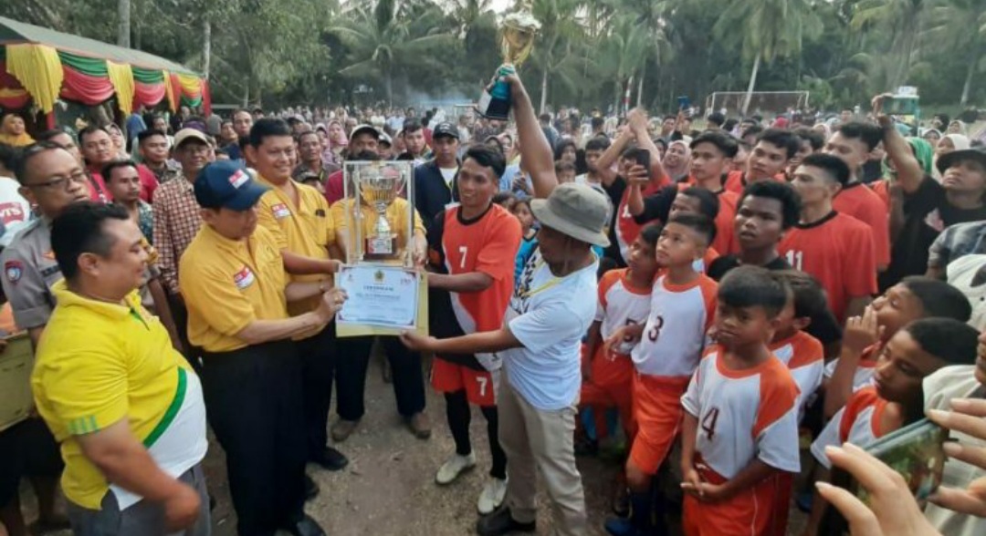 Warga Heran, Turnamen Sepakbola Liga Desa Berubah Menjadi Nama Mantan Bupati Tapsel Syahrul Cup