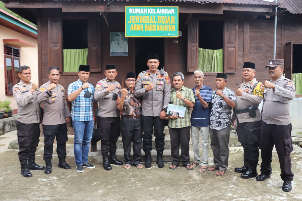 Mengenang Peristiwa G 30/S PKI, Kapolres Madina AKBP H. M. Reza Napaktilas Ke Rumah Kelahiran Alm. Jendral Pur. TNI A. H Nasution