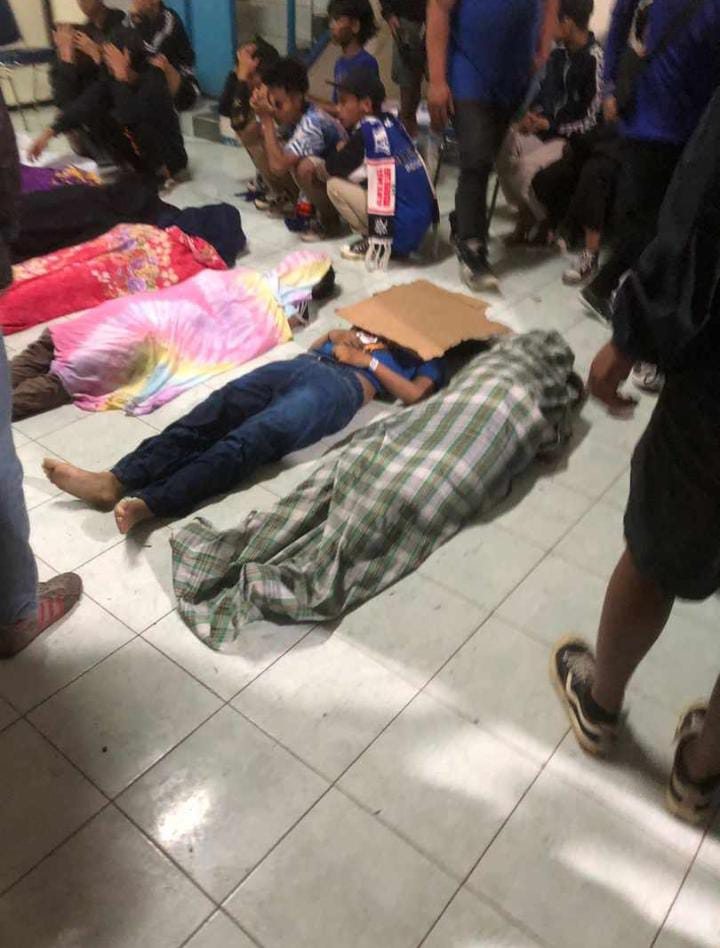 Mengerikan !! Jumlah Korban Pertandingan Sepak Bola Malang vs Surabaya lebih 100 Orang Tewas