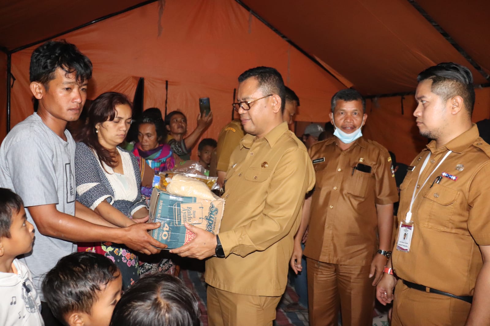 Bupati Toba Kunjungi Korban Kebakaran di Desa Dolok Jior, Poltak Sitorus : Tetap Berpengharapan Kepada Tuhan