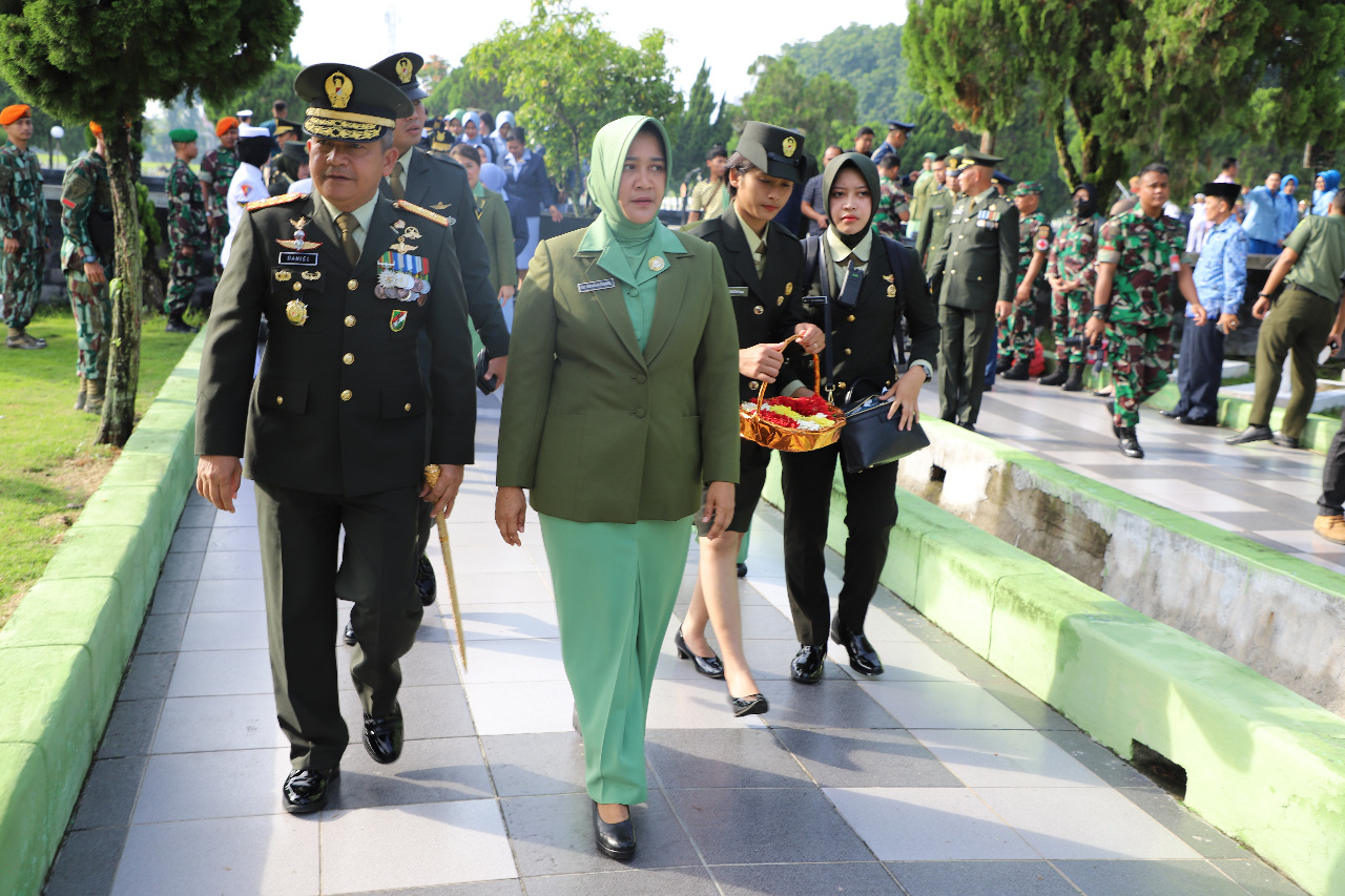 Pangdam I/BB Pimpin Upacara Ziarah Nasional ke Taman Makam Pahlawan Bukit Barisan