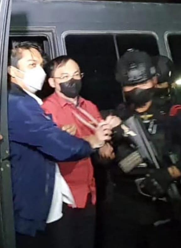 Polri Kawal Ketat Boss Judi Online Ap Tiba Melalui Bandara KNIA 