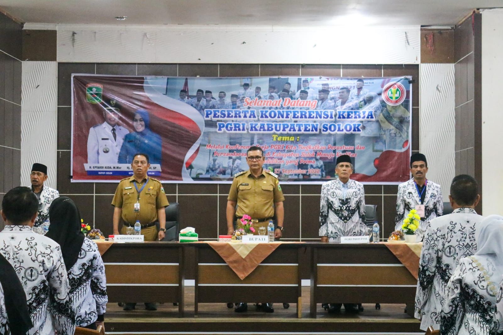 Bupati Solok Capt. H. Epyardi Hadiri Konfrensi Kerja PGRI Kabupaten Solok