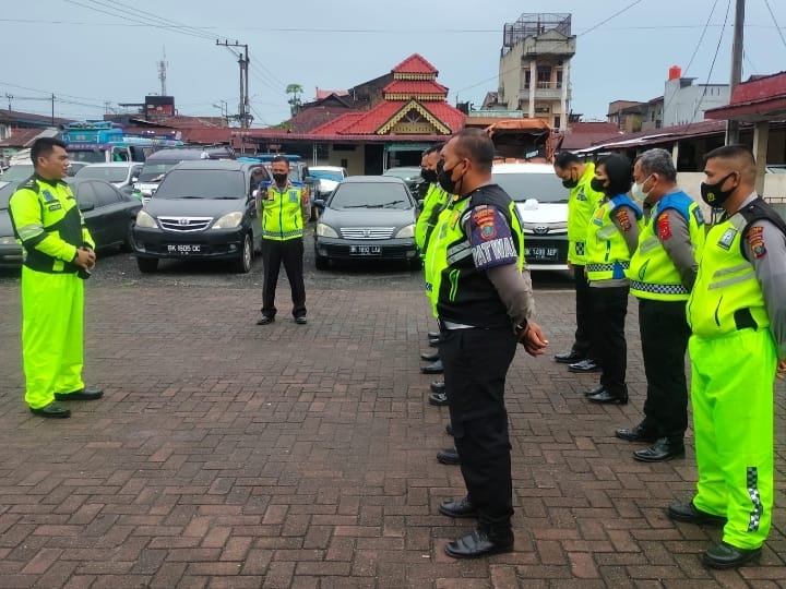 Personel Satlantas Polrestabes Medan Bersiaga di Jalur Wisata Medan-Berastagi