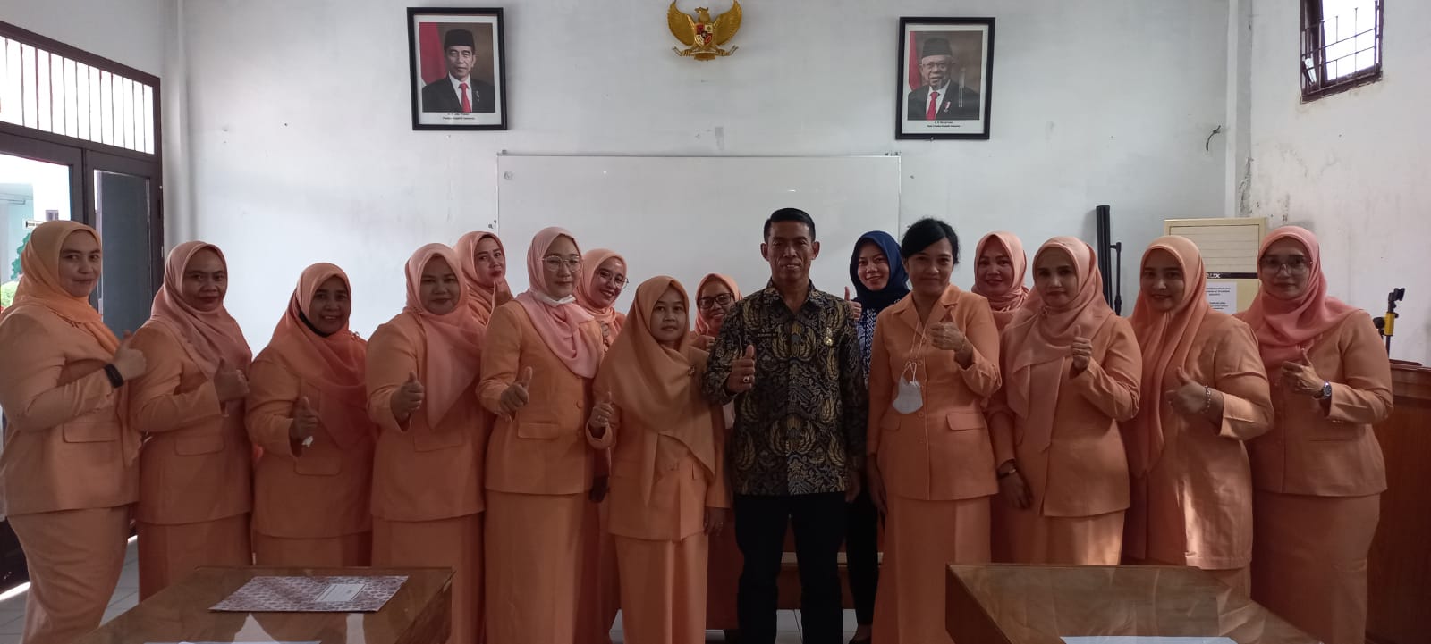 Kukuhkan Pengurus Dharma Wanita Sub-Unit PUD Pasar Medan, Suwarno : Bangun Kolaborasi untuk Optimalkan Program Kerja