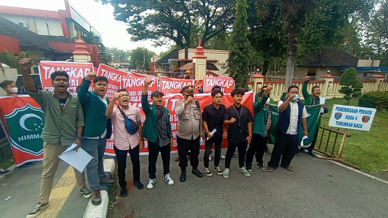 HIMMAH Sumut Geruduk Mapoldasu, Kapolda Sumut Diminta Tangkap Andi Jatmiko dan Atjai Diduga Terlibat Konsorsium Judi Apin BK