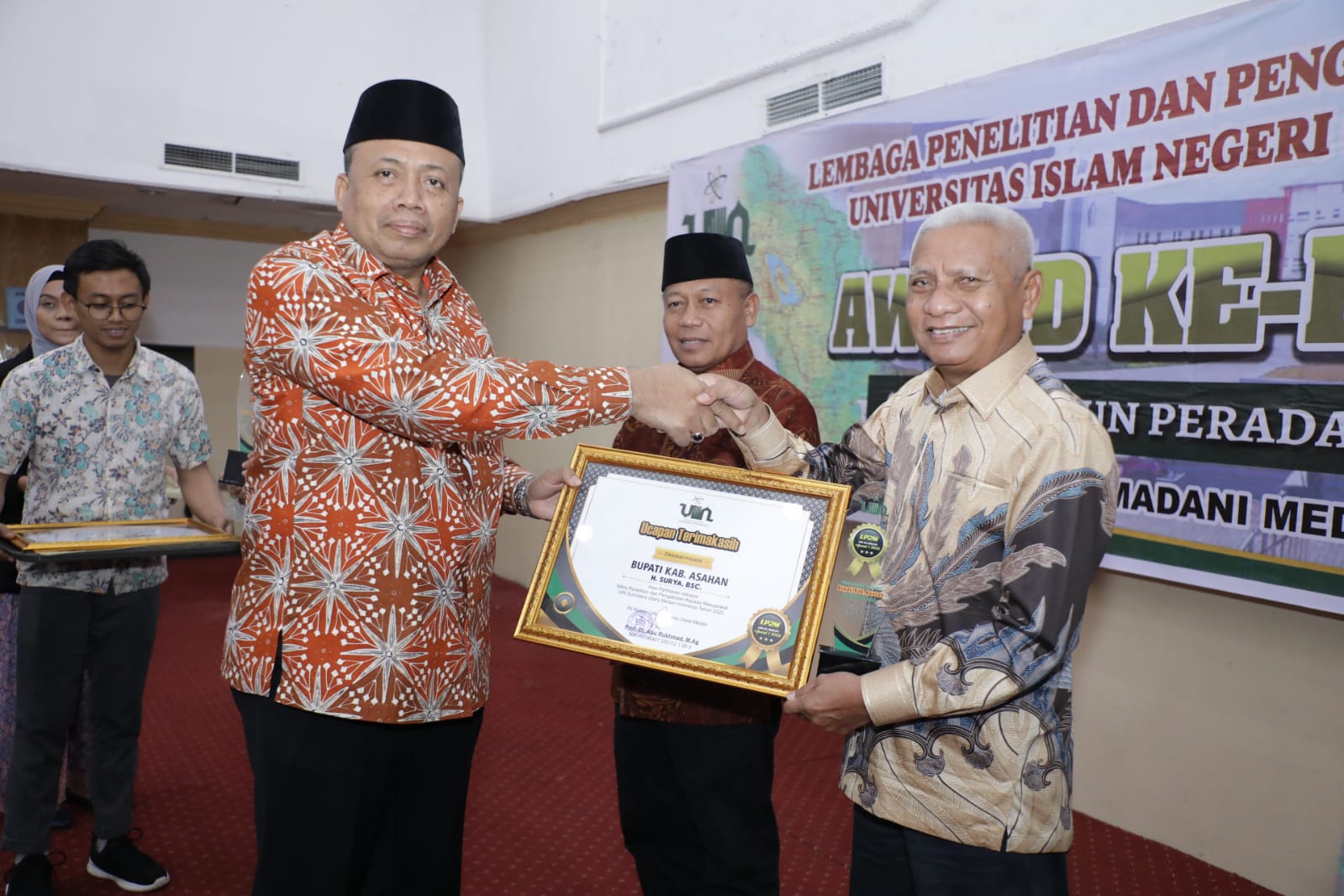 LPPM UINSU Berikan Award Pertama Kepada Bupati Asahan