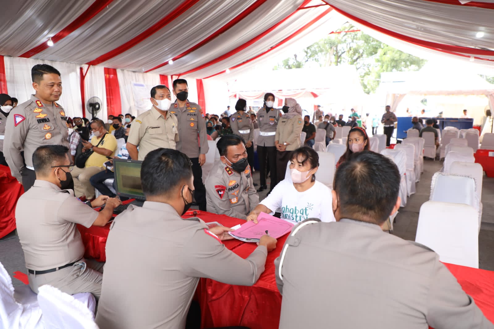 Tinjau Pelayanan Kantor Samsat, Kapolda Sumut : Jangan Dipersulit, Tingkatkan Pelayanan Kepada Masyarakat
