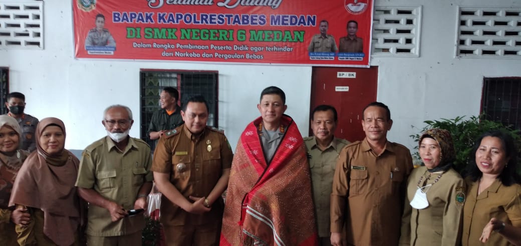 Kapolrestabes Medan Kunjungi SMK Negeri 6 Medan, Ini Pesan Kombes Pol Valentino