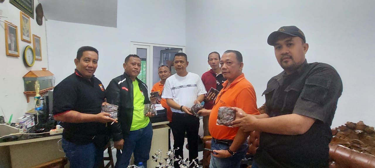 Sepulang Rakernas di Aceh, Ketua Pewarta Bagi Pisang Sale pada Pengurus dan Anggota