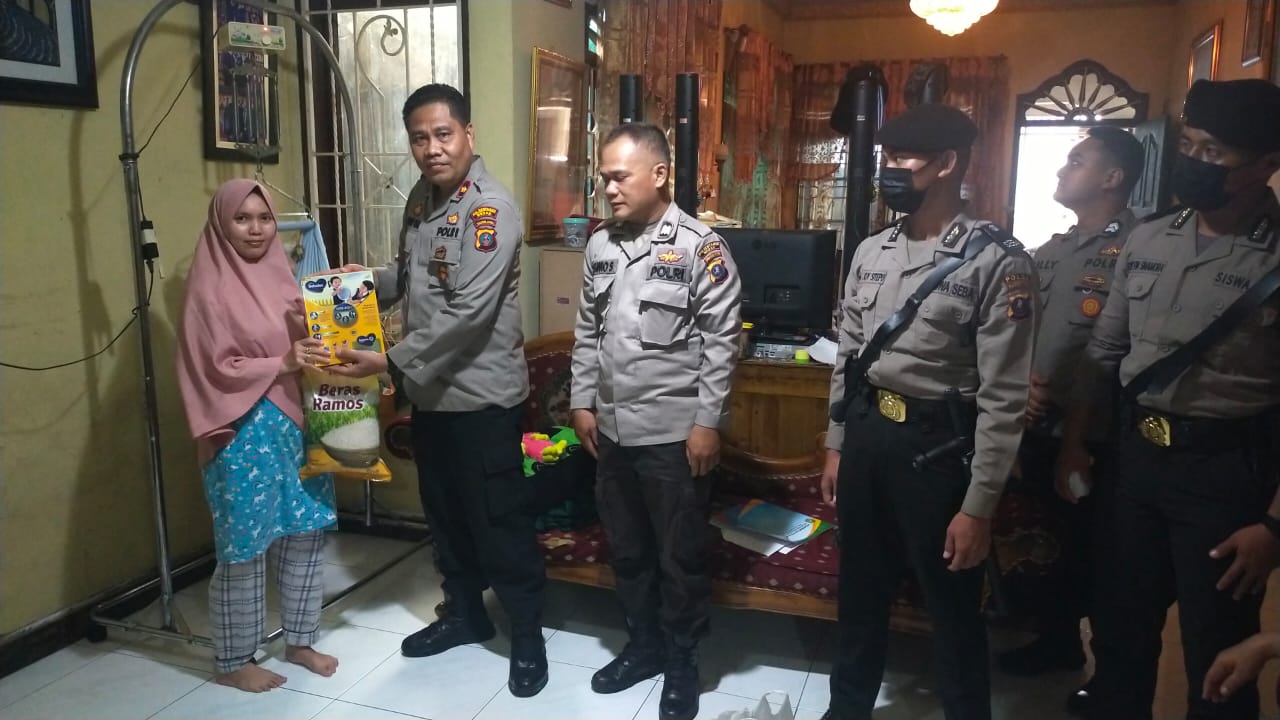 Kapolsek Patumbak Jadi Bapak Asuh Bayi Gizi Buruk