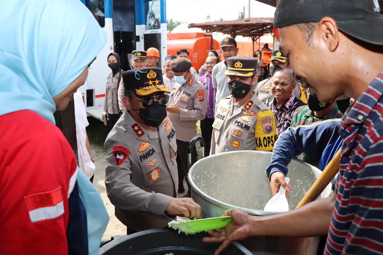 Cek Korban Banjir di Batubara, Kapolda Sumut Pastikan Kebutuhan Warga Tersedia