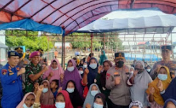 Kapoldasu dan Rombongan Kunjungi Desa Pulau Sembilan Pangkalan Susu Langkat Gelar Bhakti Kesehatan
