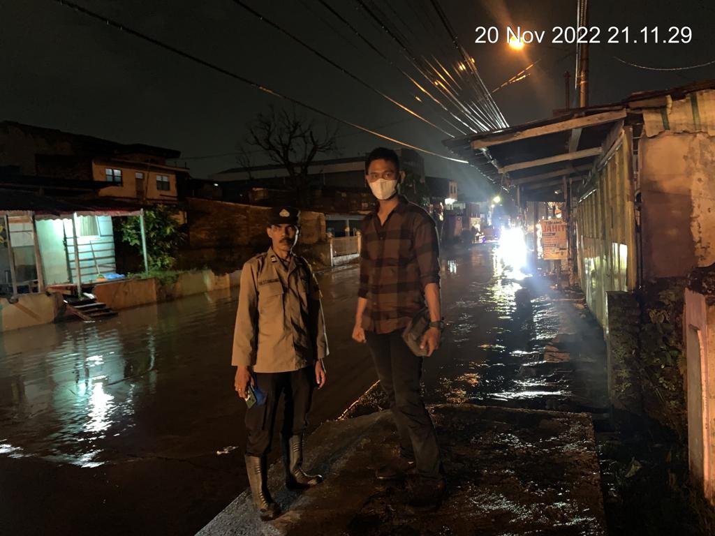 Polrestabes Medan Monitoring Daerah Rawan Banjir di Kecamatan Medan Area