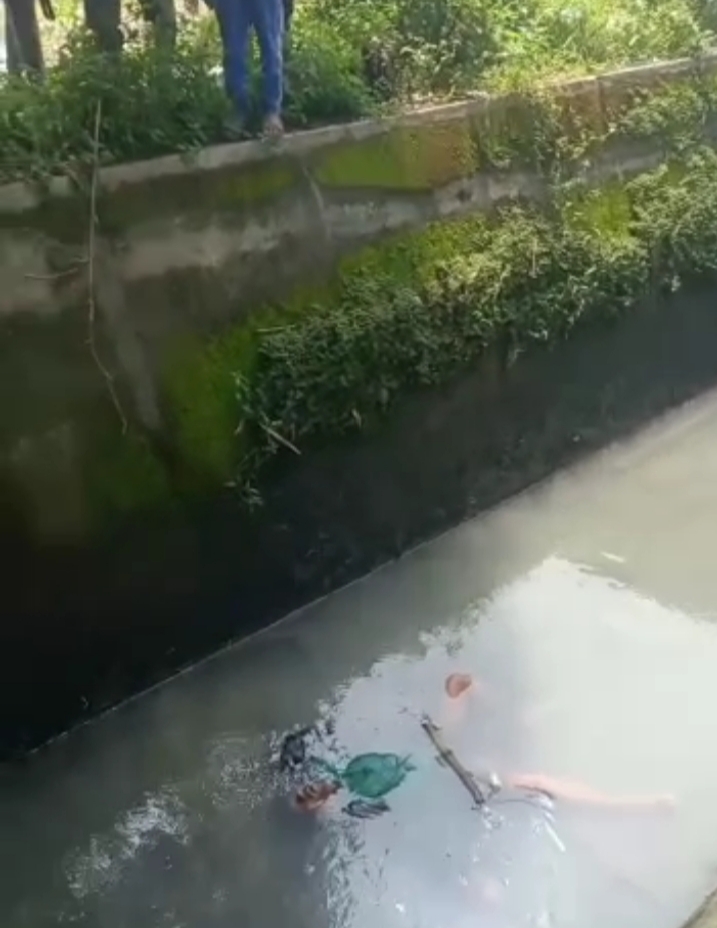 Geger!!! Warga Kembali Temukan Mayat Mengapung Dalam Parit Besar Kel Binjai Medan Denai