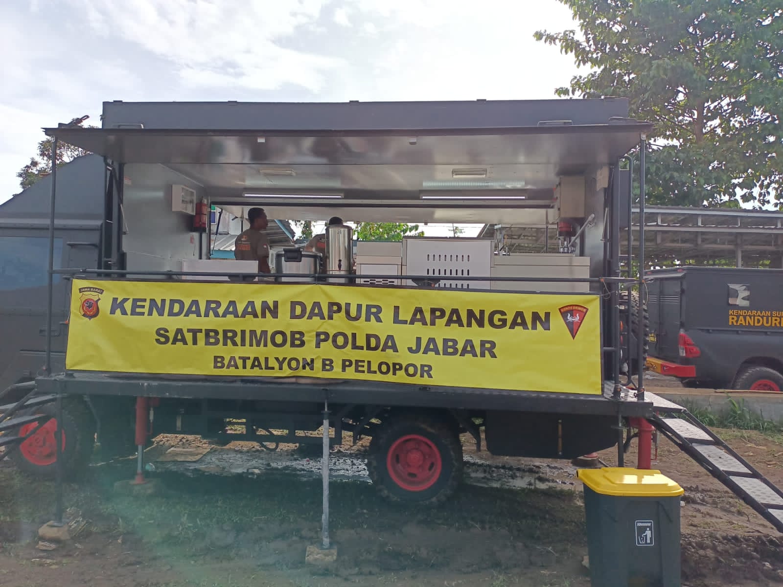 Food Truck Brimob Polri Sediakan 18.000 Paket Makanan Bagi Pengungsi Gempa Cianjur