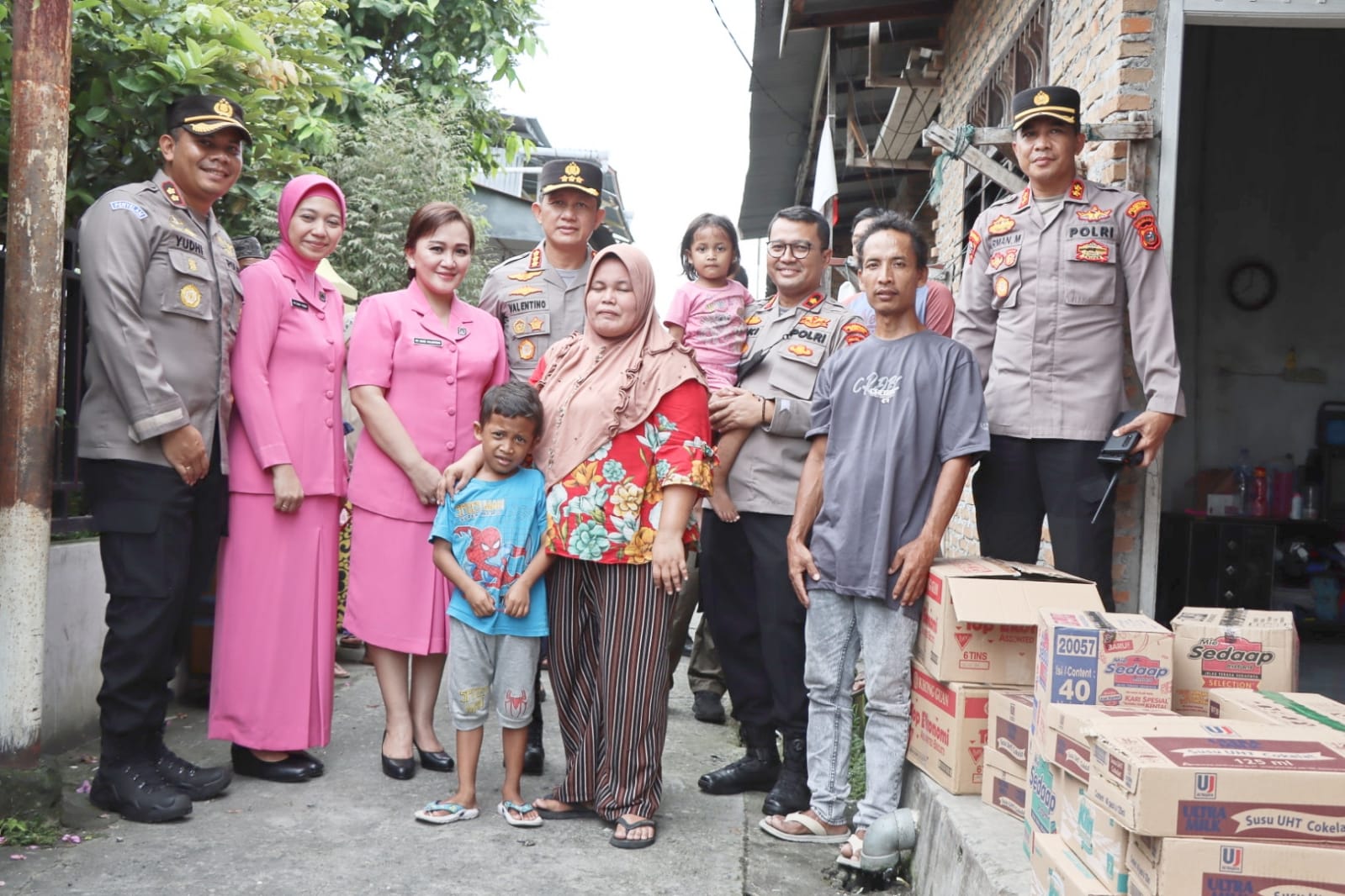 Kapolrestabes Medan Hibur Anak Penderita Stunting di Kelurahan TSM III