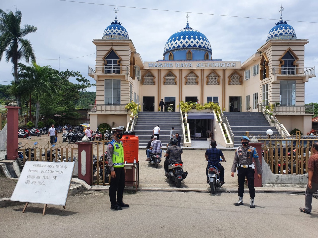 Polres Nias Lakukan Pengamanan Sholat Jum’at Berjalan kondusif