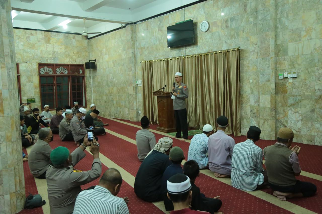 Subuh Berjamaah di Masjid Al-Manar, Wakapolda Sumut : Mari Lakukan Perubahan dari Diri Sendiri