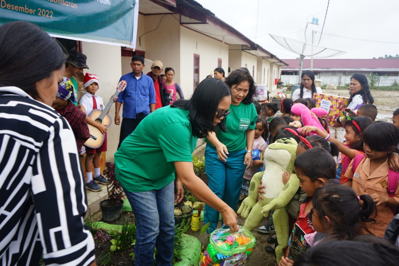 TPL Plus Karyawan Membantu Anak Sekolah Dari Kalangan Orang Tua Tidak Mampu