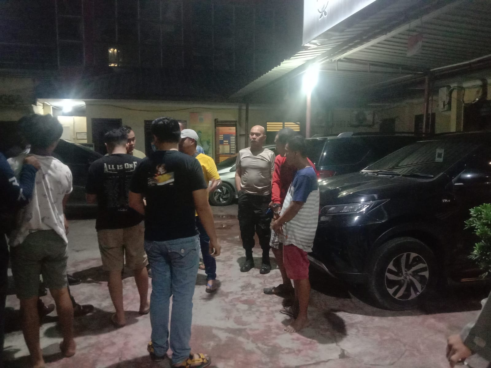 Polrestabes Medan dan Polsek Percut Seituan Berkolaborasi Grebek Kampung Narkoba