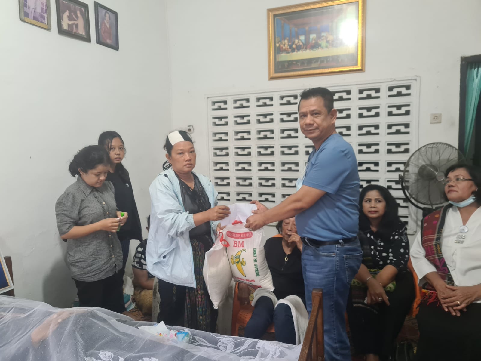 Abang Kandung AKP Philip Meninggal, Ketua Pewarta Datang Melayat dan Berikan Santunan Duka