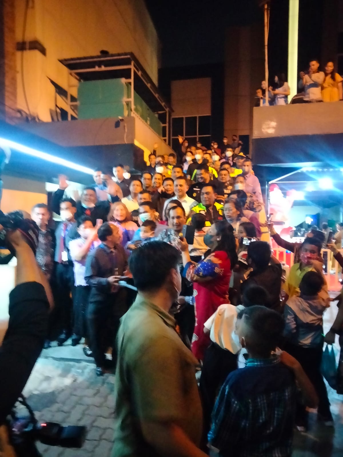 Dikawal Polisi, Ibadah Perayaan Malam Natal di Gereja GPDi Maranatha Berjalan Hikmat dan Suka Cita