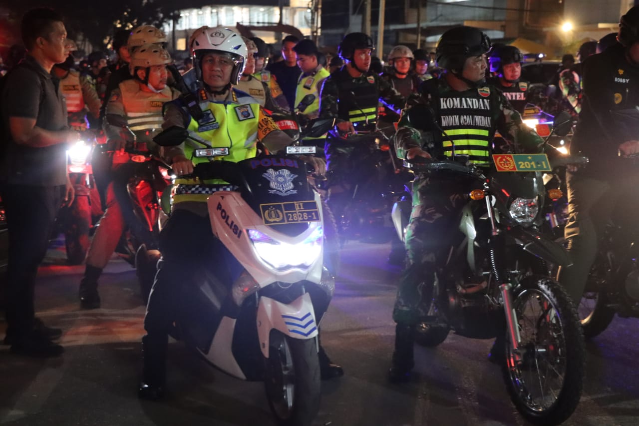 Kapolrestabes Medan Patroli Skala Besar di Malam Natal dalam Rangka Ops Lilin Toba 2022