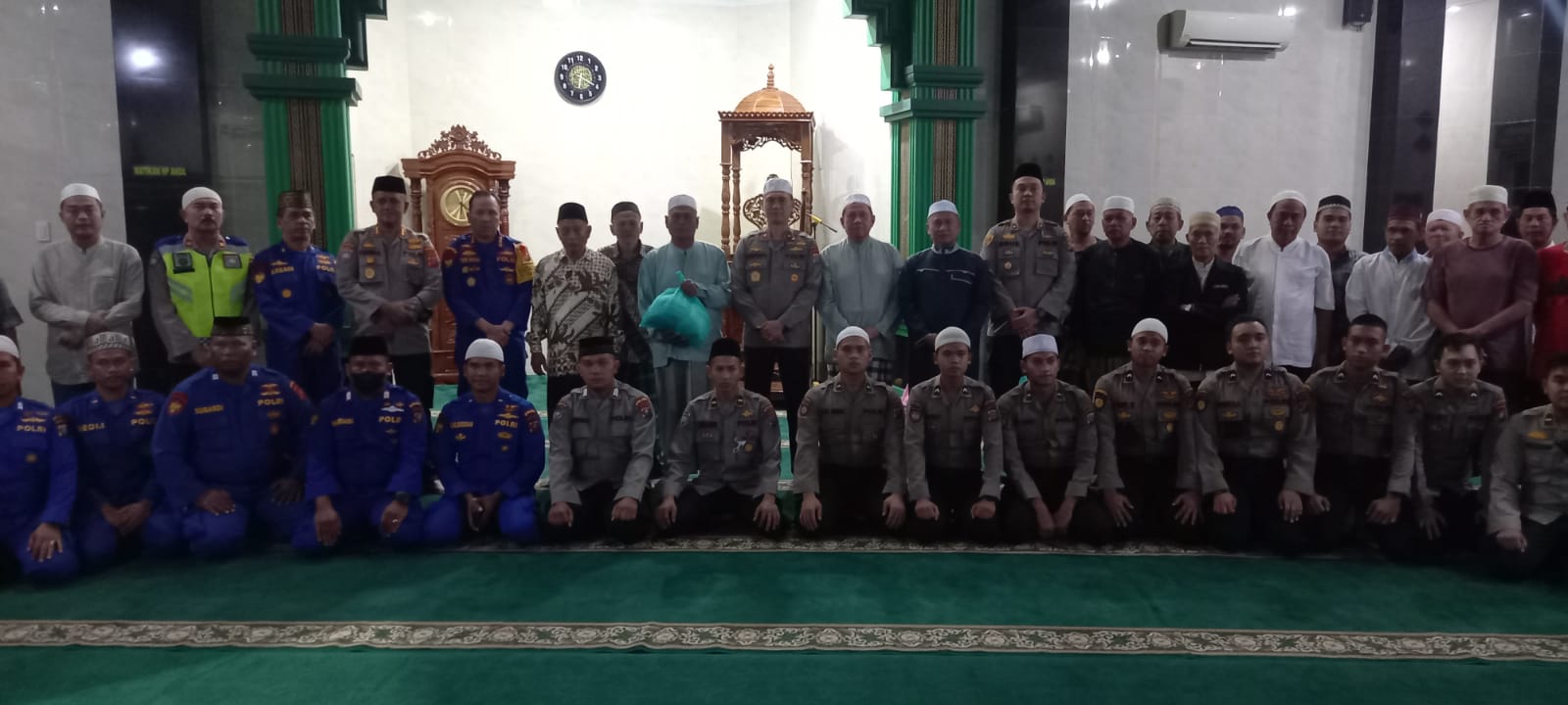 Waka Poldasu Safari Ibadah dengan Sholat Shubuh di Mesjid Hidayatul Muslimin