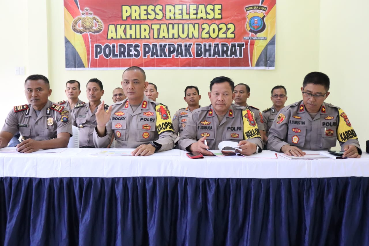 Kapolres Pakpak Bharat Pimpin Press Release Akhir Tahun 2022