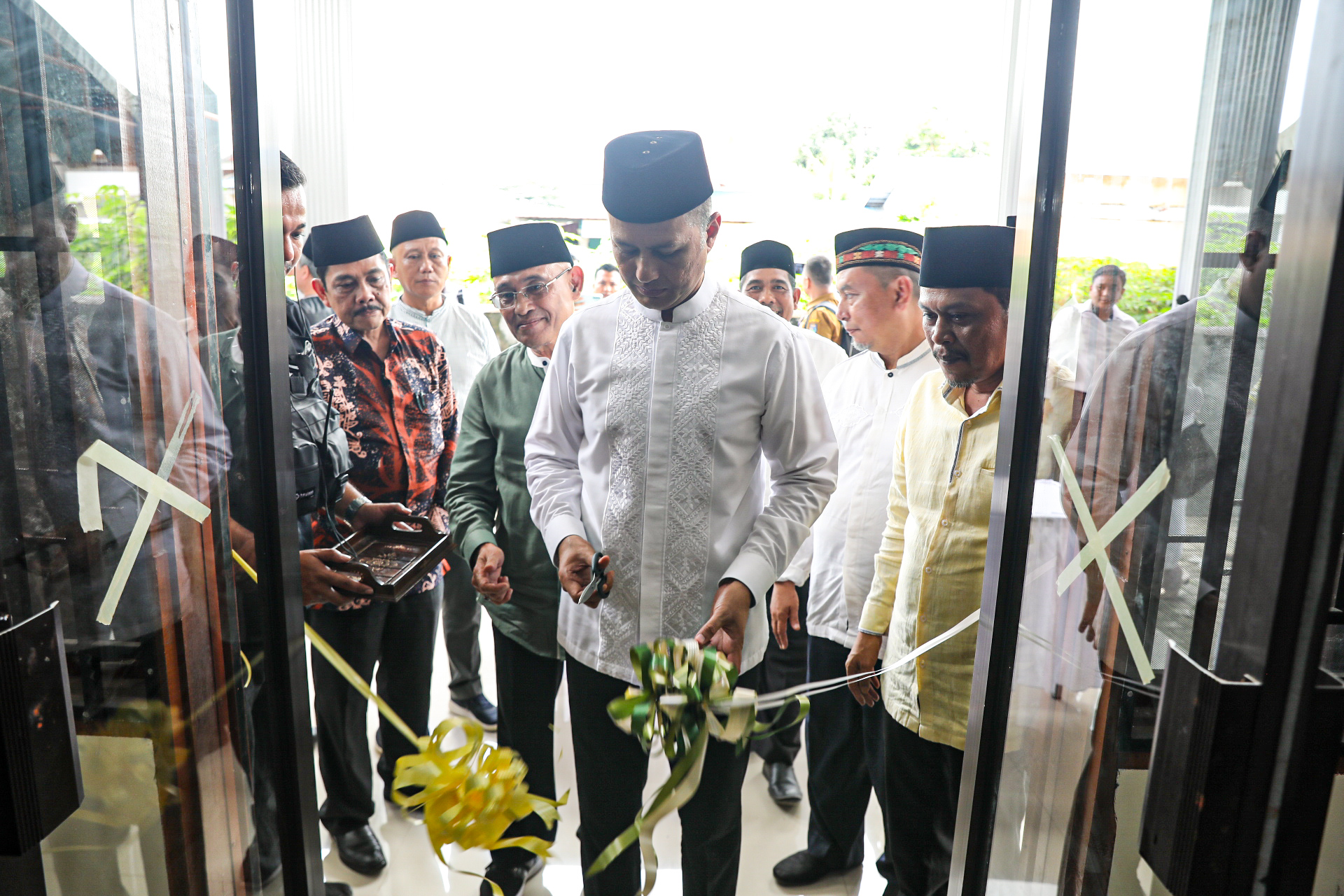 Resmikan Gedung Fastabikul Khairat Tebingtinggi,  Ijeck Imbau BKM Lakukan Inovasi