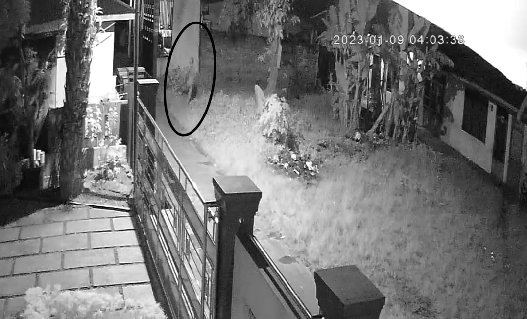Maling Terekam CCTV Satroni Rumah Warga di Pasar VII Tembung