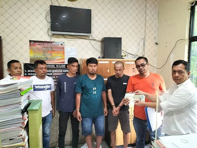 Tiga Pelaku Komplotan Pembuat STNK Palsu di Jalan AR Hakim Medan Diringkus Polisi Saat Sedot Sabu