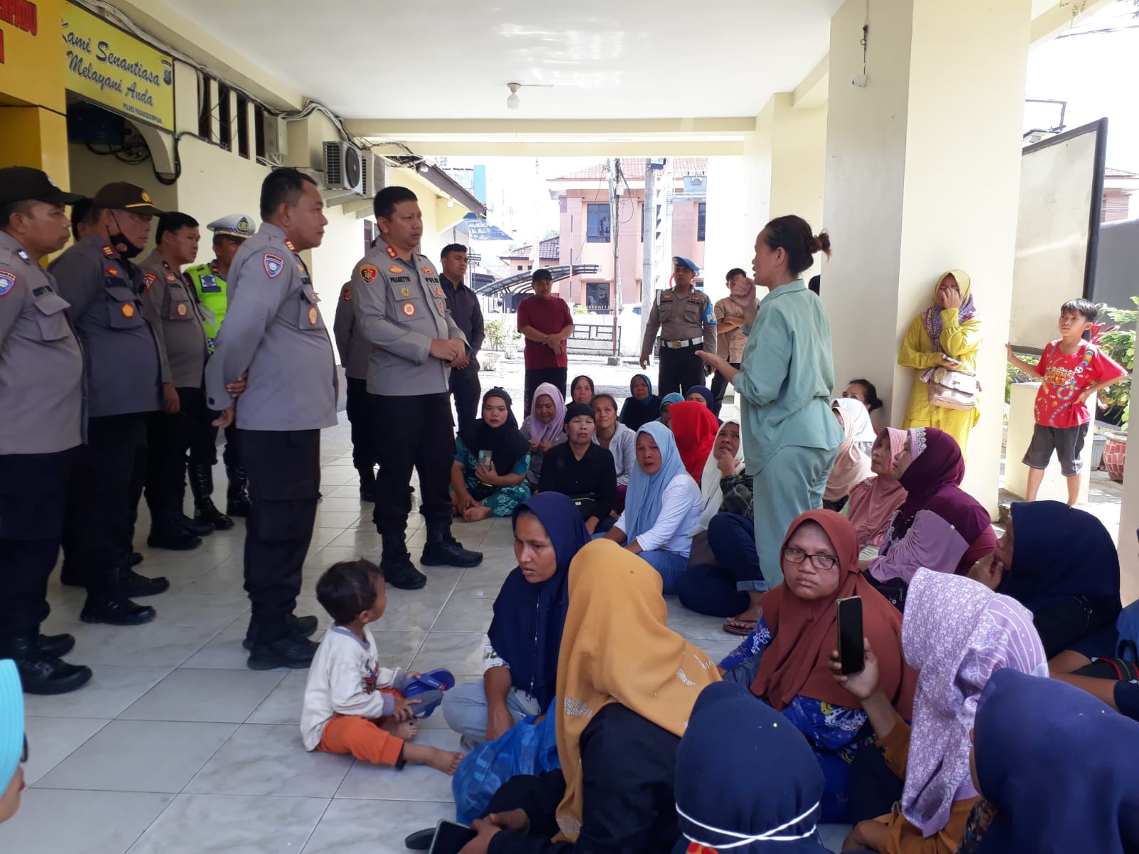 Puluhan PKL Sambangi Polres P.Sidempuan,